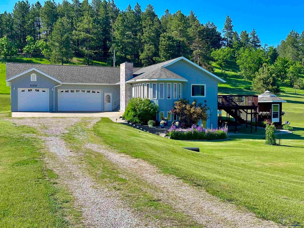 1129 FOOTHILLS RD, Sturgis, SD 57785