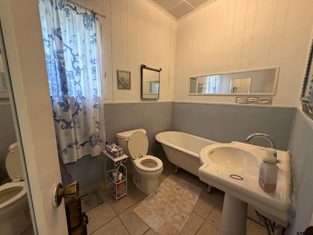 609 Walnut St, Mineola, TX 75773