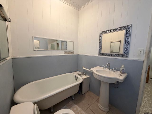 609 Walnut St, Mineola, TX 75773