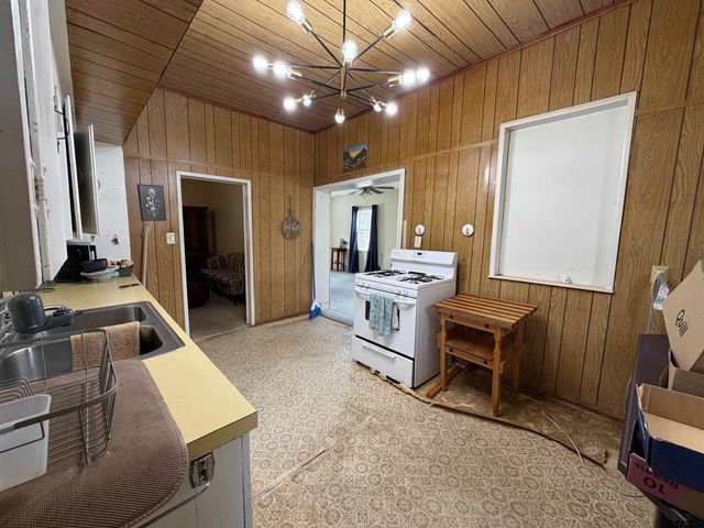 609 Walnut St, Mineola, TX 75773