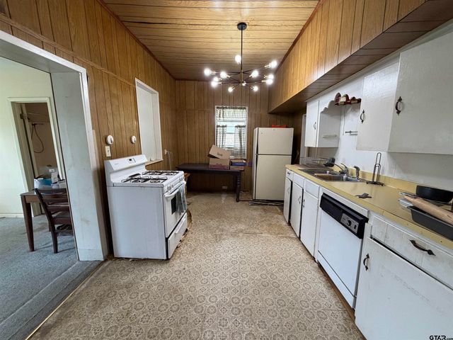 609 Walnut St, Mineola, TX 75773