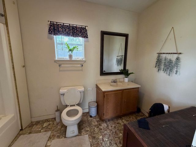 609 Walnut St, Mineola, TX 75773