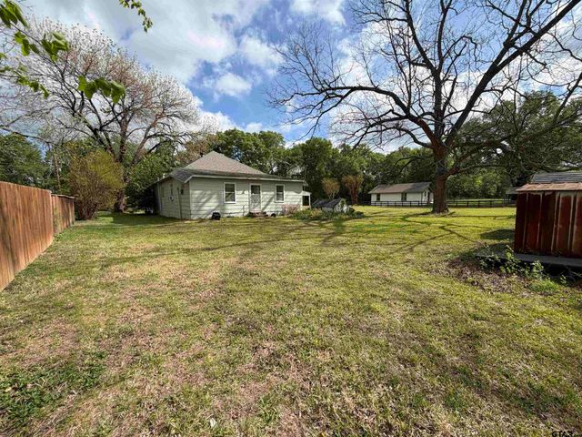 609 Walnut St, Mineola, TX 75773
