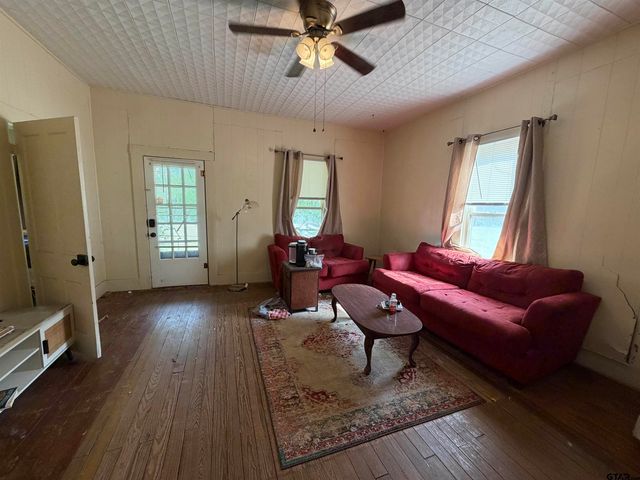 609 Walnut St, Mineola, TX 75773