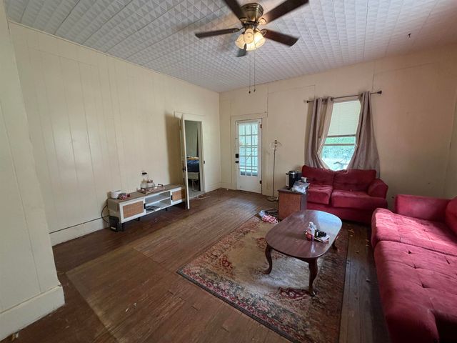 609 Walnut St, Mineola, TX 75773