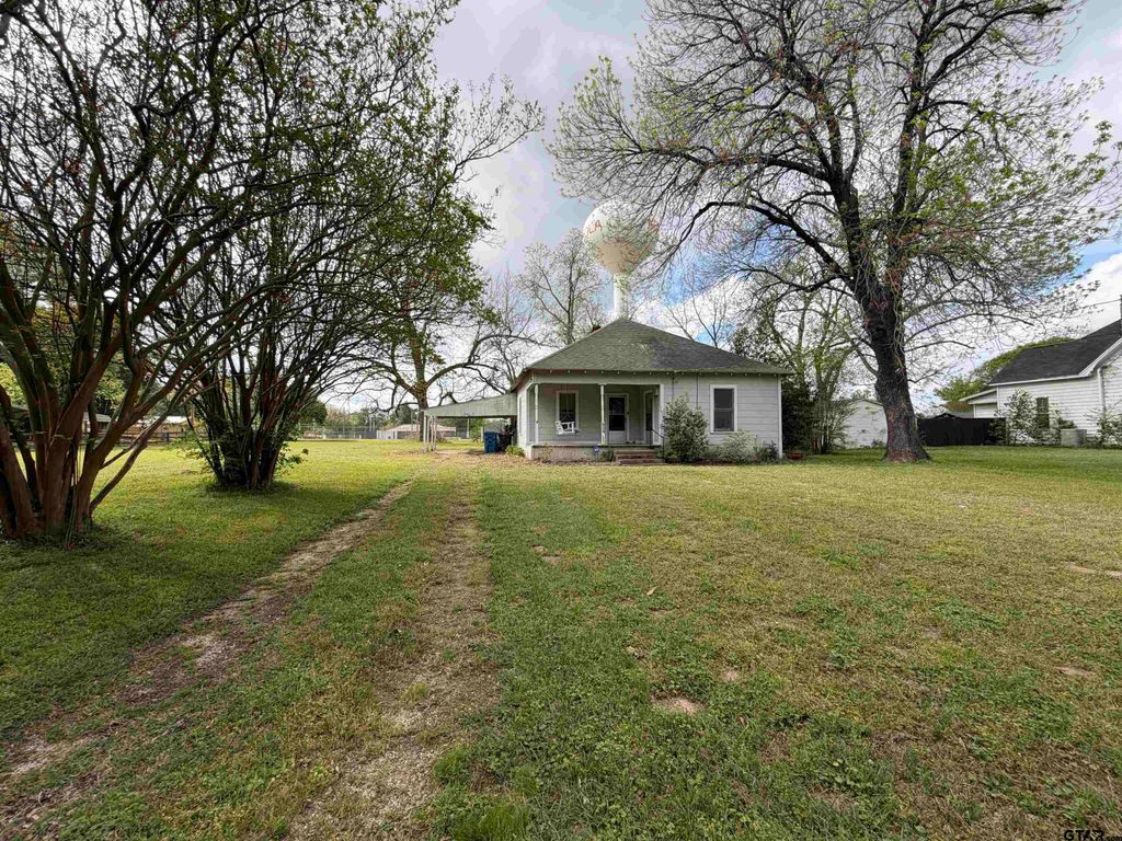 609 Walnut St, Mineola, TX 75773