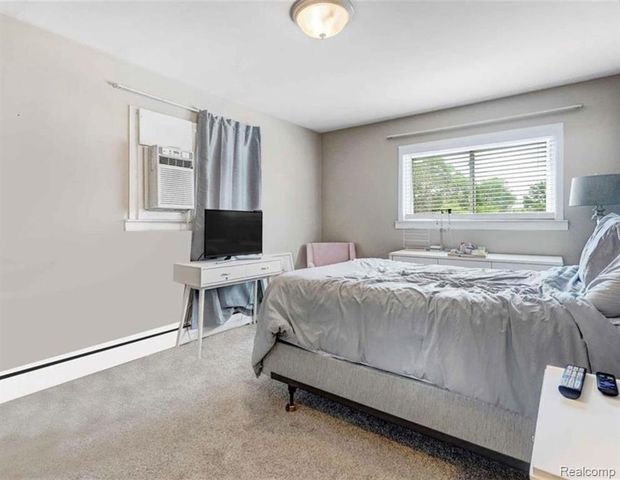 721 W Maple Road, Clawson, MI 48017