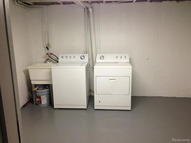 721 W Maple Road, Clawson, MI 48017