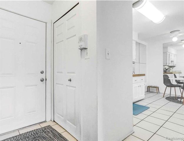 721 W Maple Road, Clawson, MI 48017