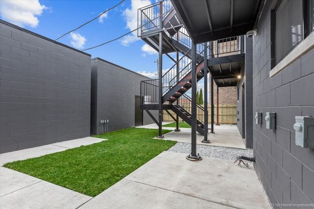 4932 S Champlain Avenue, Chicago, IL 60615