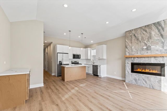 4932 S Champlain Avenue, Chicago, IL 60615