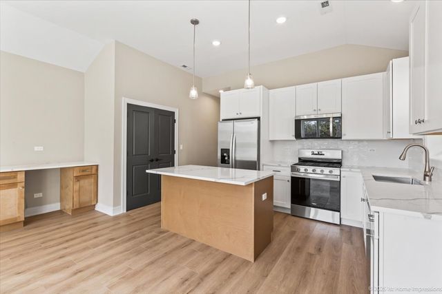 4932 S Champlain Avenue, Chicago, IL 60615