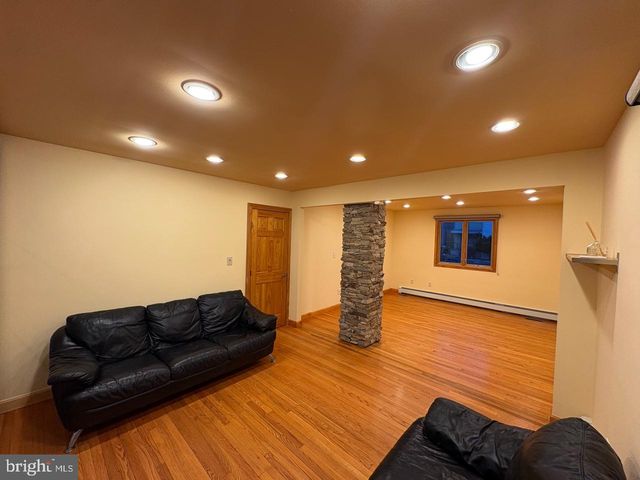 1040 INDIANA AVE, Trenton, NJ 08638