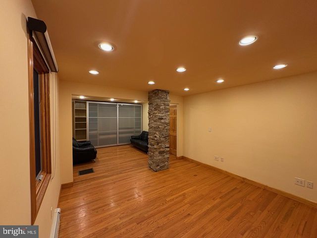 1040 INDIANA AVE, Trenton, NJ 08638