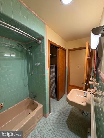 1040 INDIANA AVE, Trenton, NJ 08638