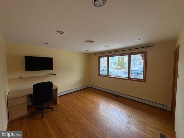 1040 INDIANA AVE, Trenton, NJ 08638
