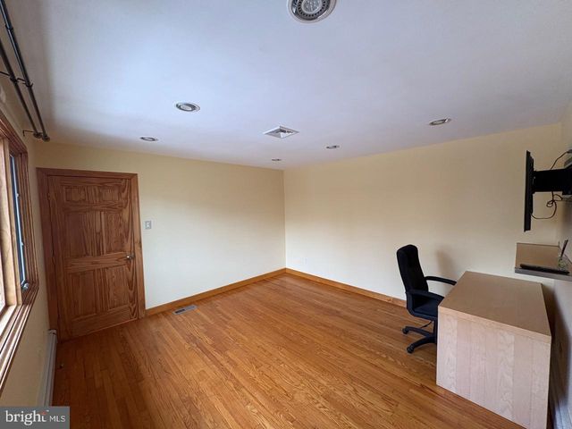 1040 INDIANA AVE, Trenton, NJ 08638