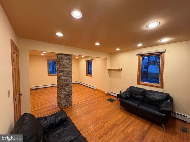 1040 INDIANA AVE, Trenton, NJ 08638