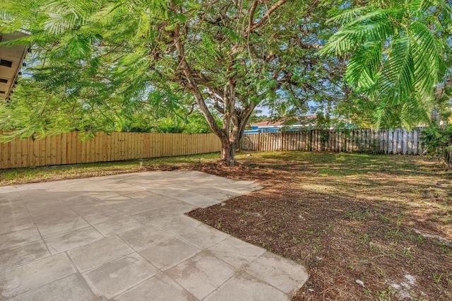 811 N B Street, Lake Worth Beach, FL 33460