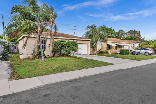 811 N B Street, Lake Worth Beach, FL 33460
