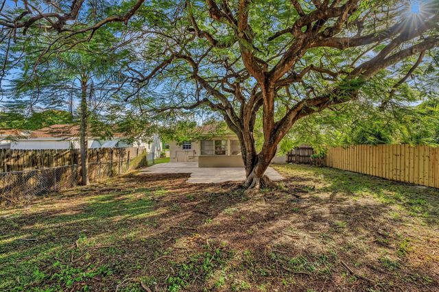 811 N B Street, Lake Worth Beach, FL 33460