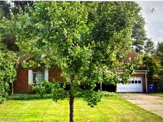 29527 Osborn Road, Bay Village, OH 44140