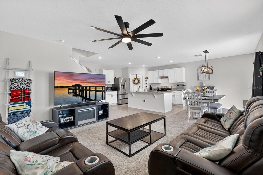 Image 8 of property listing at 1809 MYRTLEBROOKE DRIVE, Edgewater, FL 32141