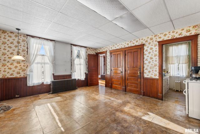 9629 N 1000th Avenue, Cambridge, IL 61238