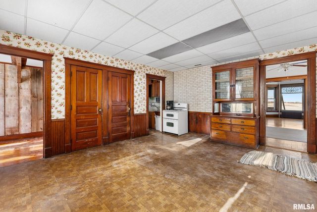 9629 N 1000th Avenue, Cambridge, IL 61238