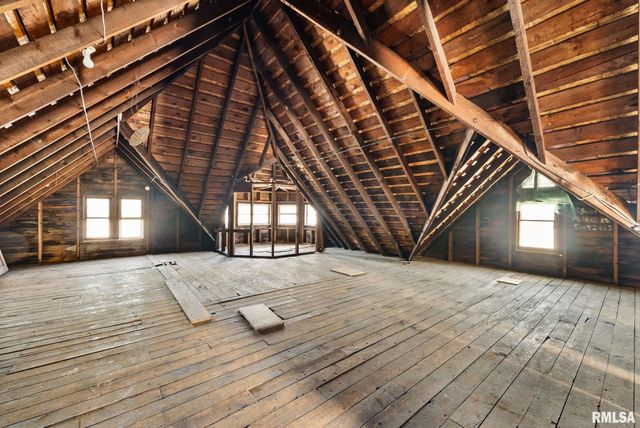 9629 N 1000th Avenue, Cambridge, IL 61238