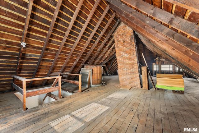 9629 N 1000th Avenue, Cambridge, IL 61238