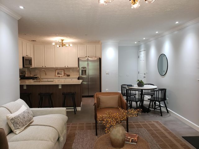 5322 Darlington Road, E, Columbus, OH 43220