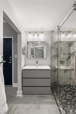 700 Church St Apt 305, Nashville, TN 37203