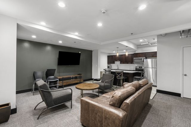 700 Church St Apt 305, Nashville, TN 37203