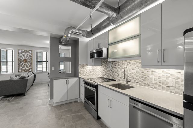 700 Church St Apt 305, Nashville, TN 37203