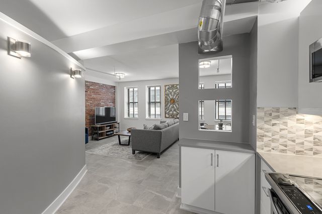 700 Church St Apt 305, Nashville, TN 37203