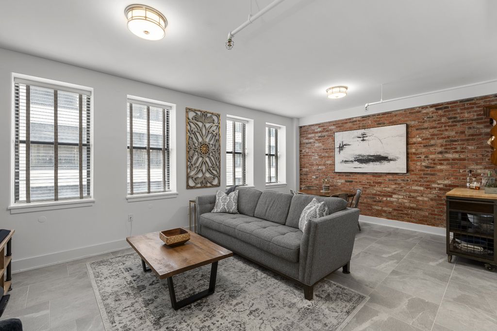 700 Church St Apt 305, Nashville, TN 37203