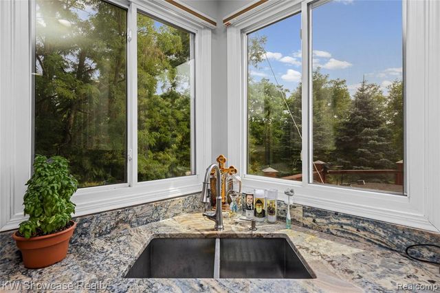 1803 Applebrook Drive, Commerce Twp, MI 48382