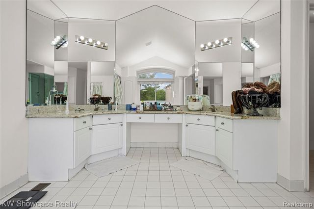 1803 Applebrook Drive, Commerce Twp, MI 48382