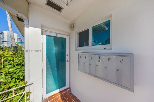 625 75th St, Miami Beach, FL 33141