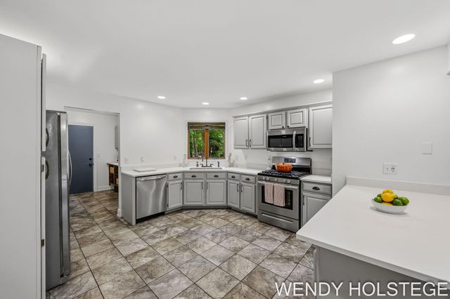 2080 W 32nd Street, Laketown Twp, MI 49423