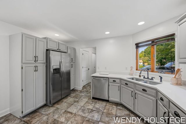 2080 W 32nd Street, Laketown Twp, MI 49423