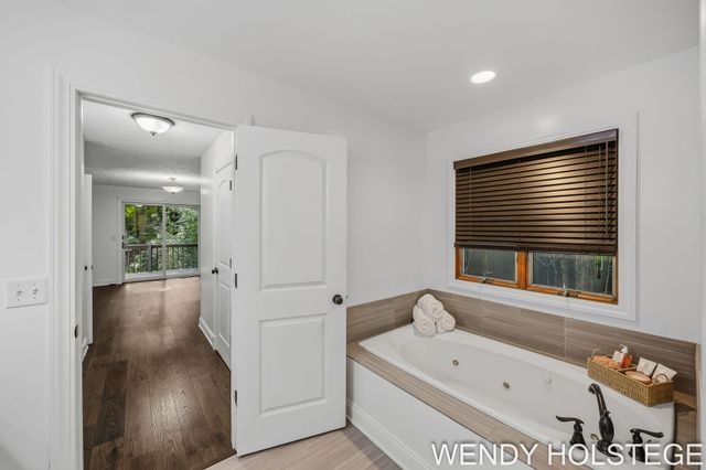 2080 W 32nd Street, Laketown Twp, MI 49423