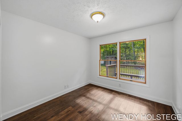 2080 W 32nd Street, Laketown Twp, MI 49423