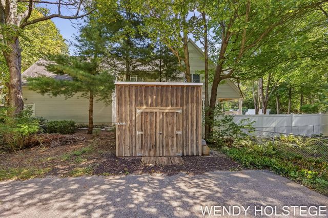 2080 W 32nd Street, Laketown Twp, MI 49423