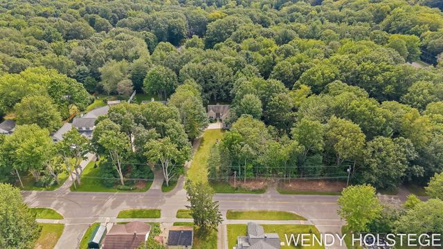 2080 W 32nd Street, Laketown Twp, MI 49423