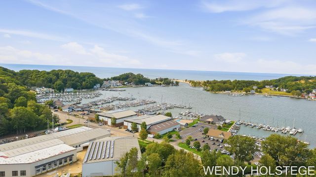 2080 W 32nd Street, Laketown Twp, MI 49423
