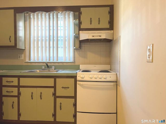 1044 Campbell Avenue 4A, West Haven, CT 06551
