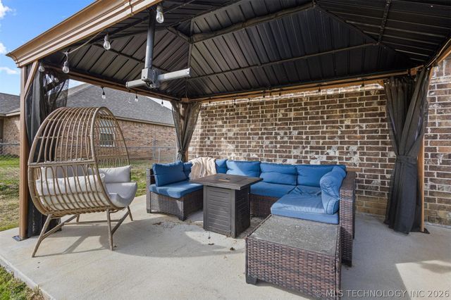 96 Dawson Drive, Calera, OK 74730