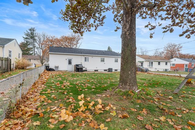 19 La Salle Drive, Decatur, IL 62521